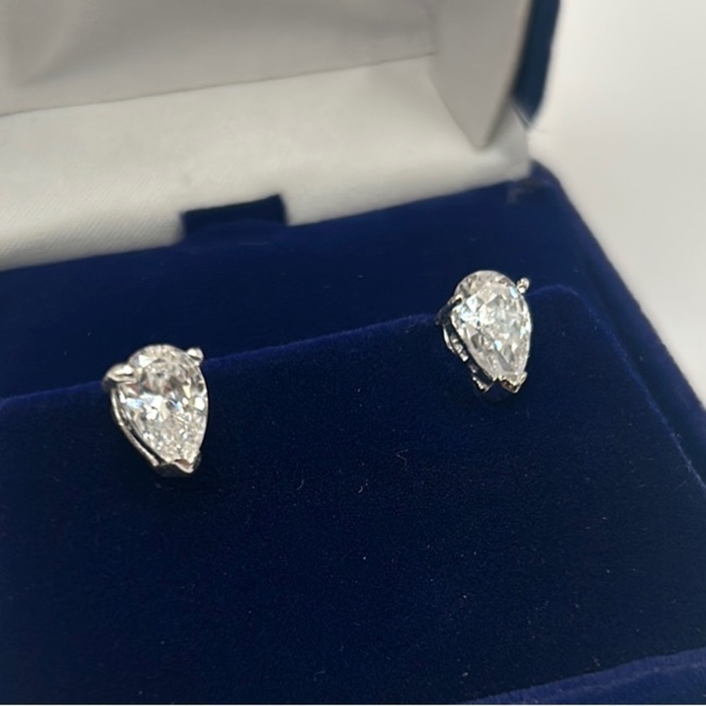925 Crystal 3.ct Elegant Silver Teardrop Earrings​​​​​​​​​ - Picture 2 of 5